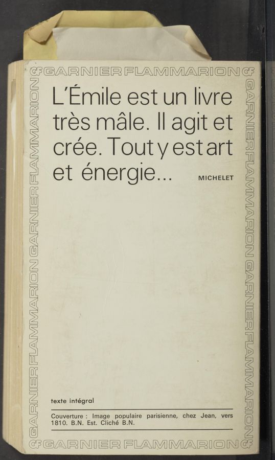 Page text (OCR generated): ' (&lt;23 (am-é; N D E? EMAM MAERDEQ   '
L'Emile est un livre
tr‘es méle. || agit et
crée. Touty estart
et énergie...
texte infégral
Couverture: Image populaire ‘parisienne, chez Jean, vers
1810. B.N. Est. Cliché B.N.
Q
m
g
m
ﬂ
1%
@
2
Q
4
E
E
.g
éﬂ
w
E
g
g
;@
@«s
, @Nﬁllﬂﬁcﬂmwmﬂ EEUNHVS N@UEJWWWSW HEBNEV®
@AENUEE [EMXM‘MAFQUEDDN